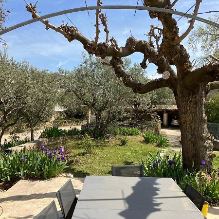 Chambre Avec Petit-Dejeuner En Provence Luberon La Tour-dʼAigues Exterior foto